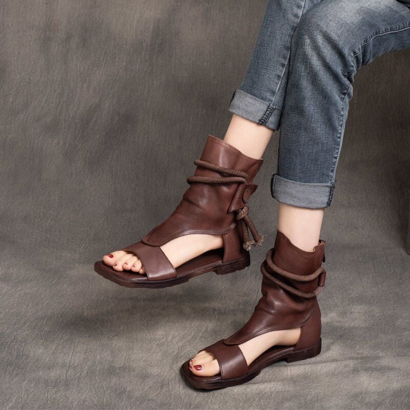 Elegantní a detailní podpůrné letní sandály
