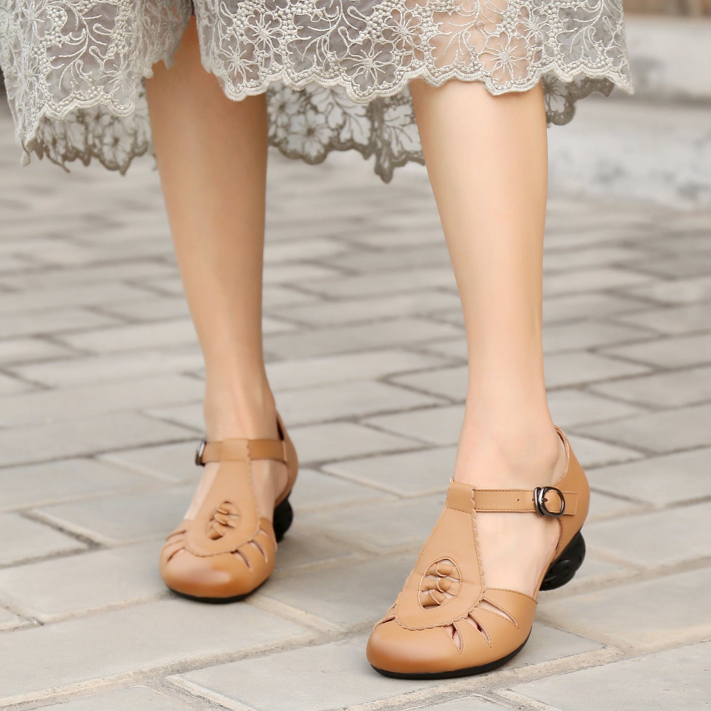 Elegantní a detailní podpůrné letní sandály