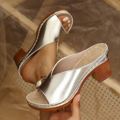 Elegantní a detailní podpůrné letní sandály