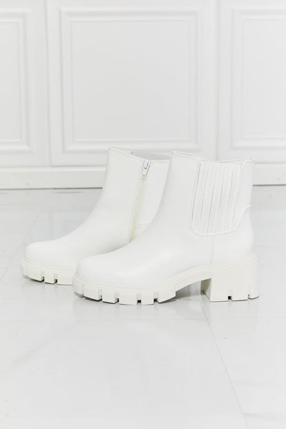 Elegantní a detailní podpůrné letní boty