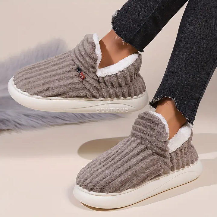 Elegantní a detailní podpůrné letní boty