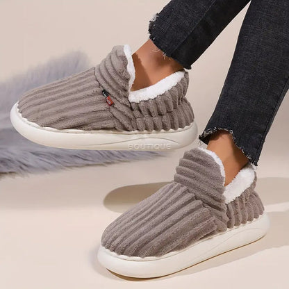 Elegantní a detailní podpůrné letní boty