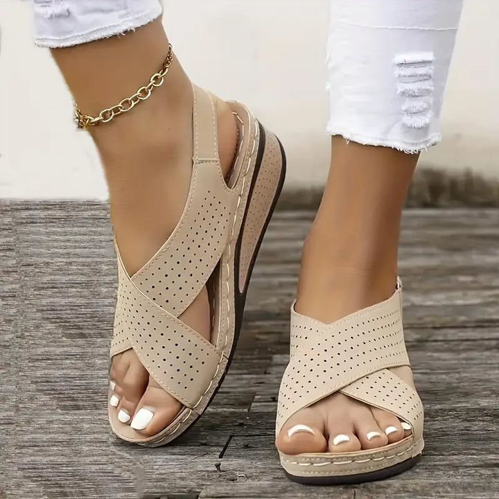 Elegantní a detailní podpůrné letní sandály