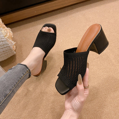 Elegantní a detailní podpůrné letní sandály