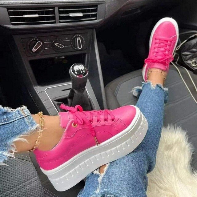 Elegantní a detailní podpůrné letní boty