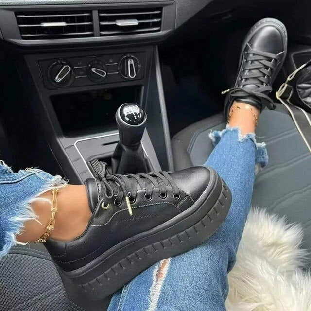 Elegantní a detailní podpůrné letní boty