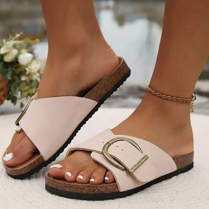 Elegantní a detailní podpůrné letní sandály