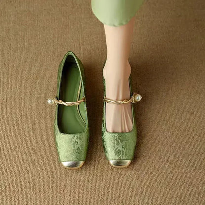 Elegantní a detailně propracovaná podpůrná letní obuv