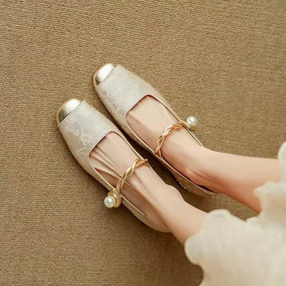 Elegantní a detailně propracovaná podpůrná letní obuv