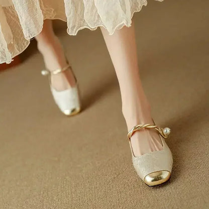 Elegantní a detailně propracovaná podpůrná letní obuv