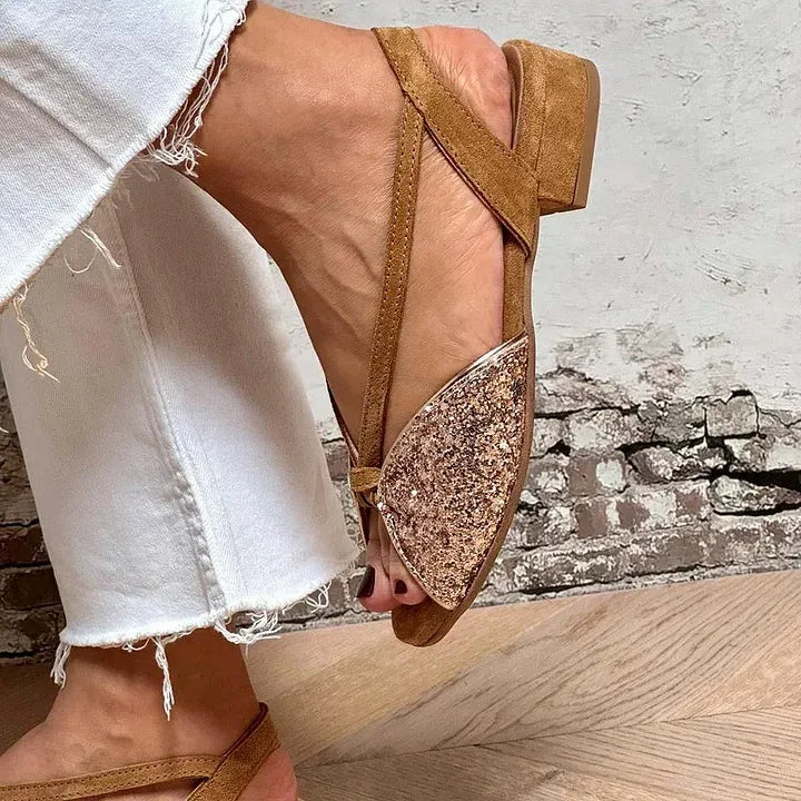 Elegantní a detailní podpůrné letní sandály