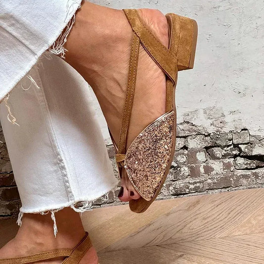 Elegantní a detailní podpůrné letní sandály