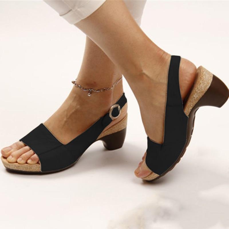 Elegantní a detailní podpůrné letní sandály