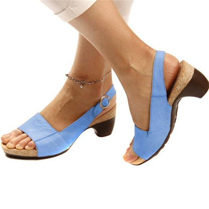 Elegantní a detailní podpůrné letní sandály