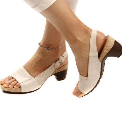 Elegantní a detailní podpůrné letní sandály