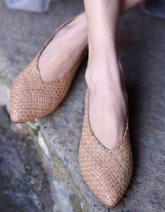 Elegantní a detailně propracovaná podpůrná letní obuv