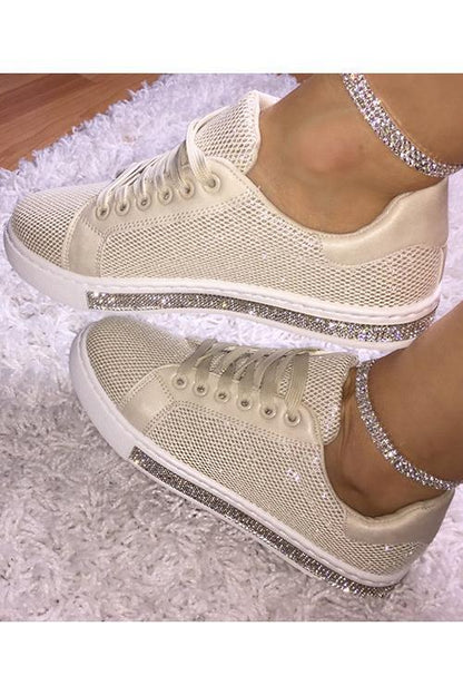 Elegantní a detailně propracovaná podpůrná obuv