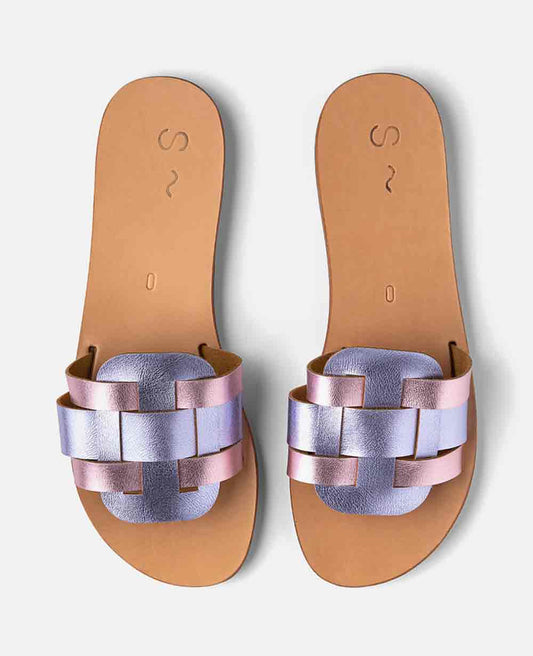 Elegantní a detailně propracovaná podpůrná letní obuv