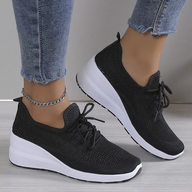 Elegantní a detailně propracovaná podpůrná zimní obuv