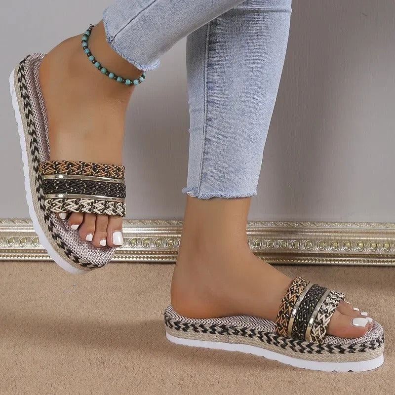 Elegantní a detailní podpůrné letní sandály