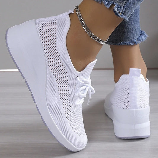 Elegantní a detailně propracovaná podpůrná zimní obuv