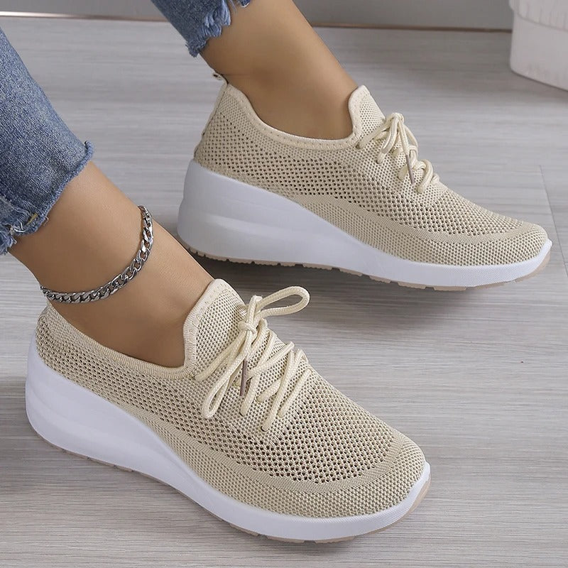 Elegantní a detailně propracovaná podpůrná zimní obuv