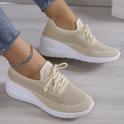 Elegantní a detailně propracovaná podpůrná zimní obuv