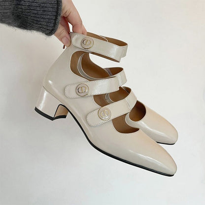 Elegantní a detailně propracovaná podpůrná letní obuv