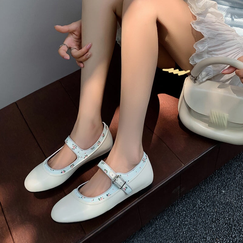 Elegantní a detailní podpůrné letní boty