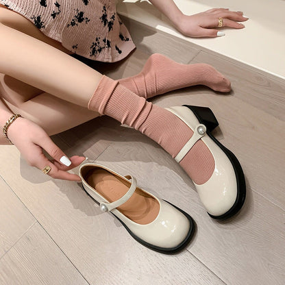 Elegantní a detailní podpůrné letní boty