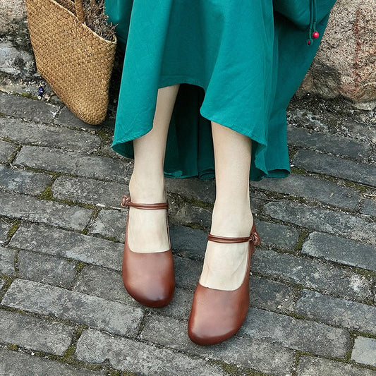 Elegantní a detailně propracovaná podpůrná letní obuv