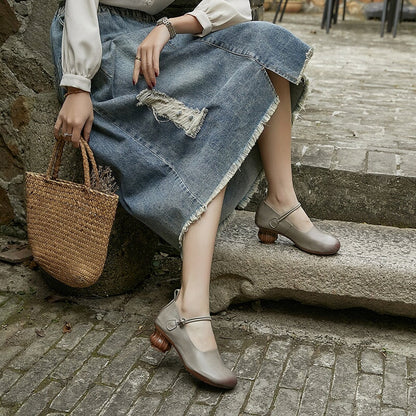 Elegantní a detailně propracovaná podpůrná letní obuv