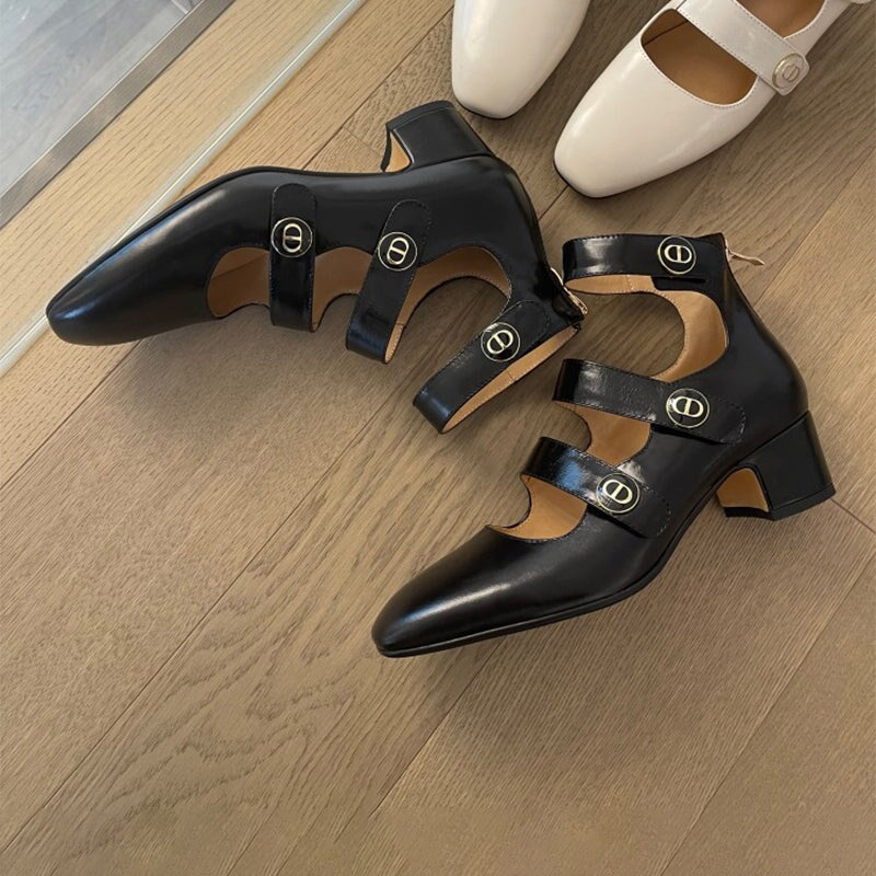 Elegantní a detailně propracovaná podpůrná letní obuv