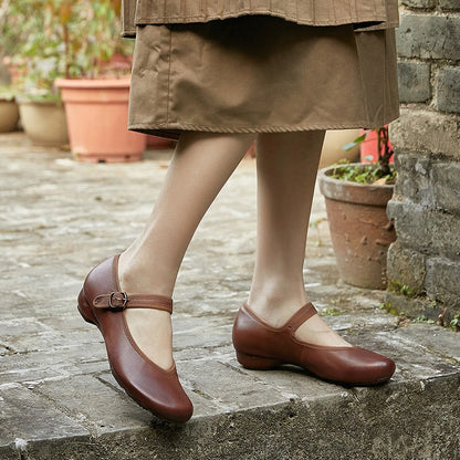 Elegantní a detailně propracovaná podpůrná letní obuv