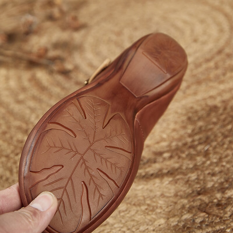 Elegantní a detailně propracovaná podpůrná letní obuv