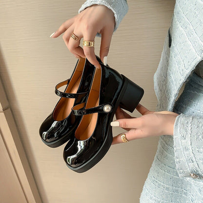 Elegantní a detailní podpůrné letní boty