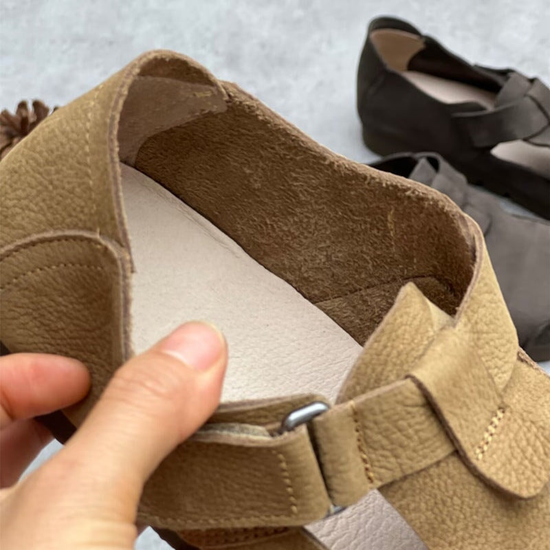 Elegantní a detailní podpůrné letní boty