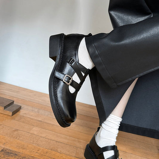 Elegantní a detailní podpůrné letní boty