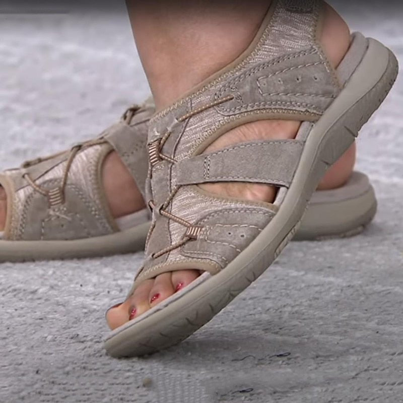 Elegantní a detailní podpůrné letní boty