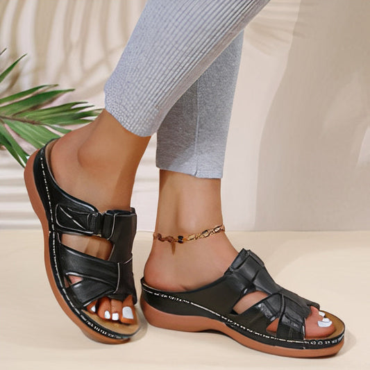 Elegantní a detailní podpůrné letní sandály