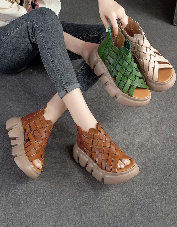 Elegantní a detailní podpůrné letní sandály
