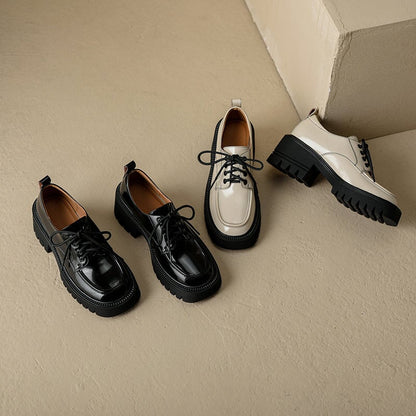 Elegantní a detailní podpůrné letní boty