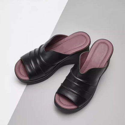 Elegantní a detailní podpůrné letní sandály