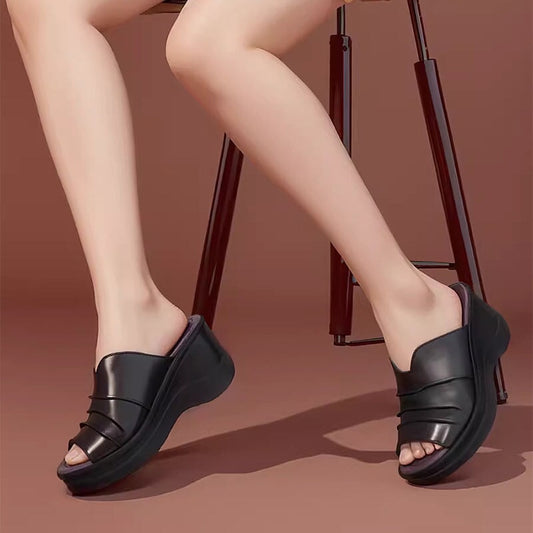 Elegantní a detailní podpůrné letní sandály