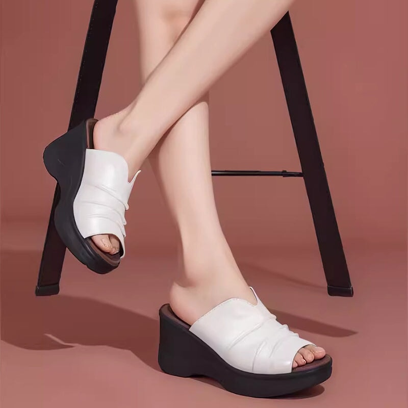 Elegantní a detailní podpůrné letní sandály