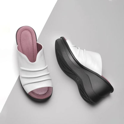 Elegantní a detailní podpůrné letní sandály