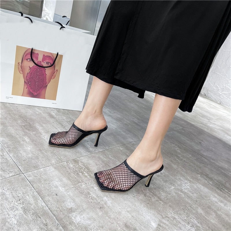Elegantní a detailní podpůrné letní skluzavky
