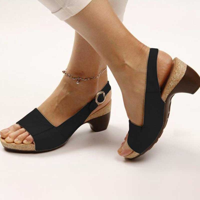 Elegantní a detailní podpůrné letní sandály