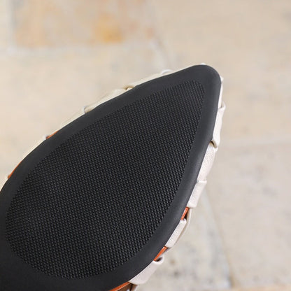 Elegantní a detailní podpůrné letní sandály