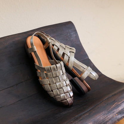 Elegantní a detailní podpůrné letní sandály
